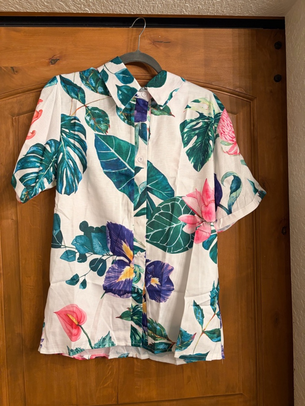 Women’s White Tropical Floral beach set! Shirt and shorts. Medium